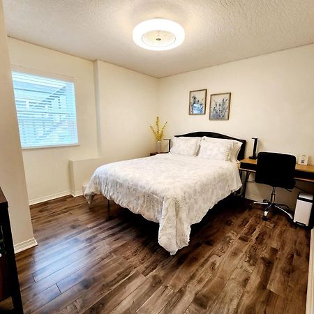 Adorable 1- Bedroom Suite In Langford Виктория Екстериор снимка
