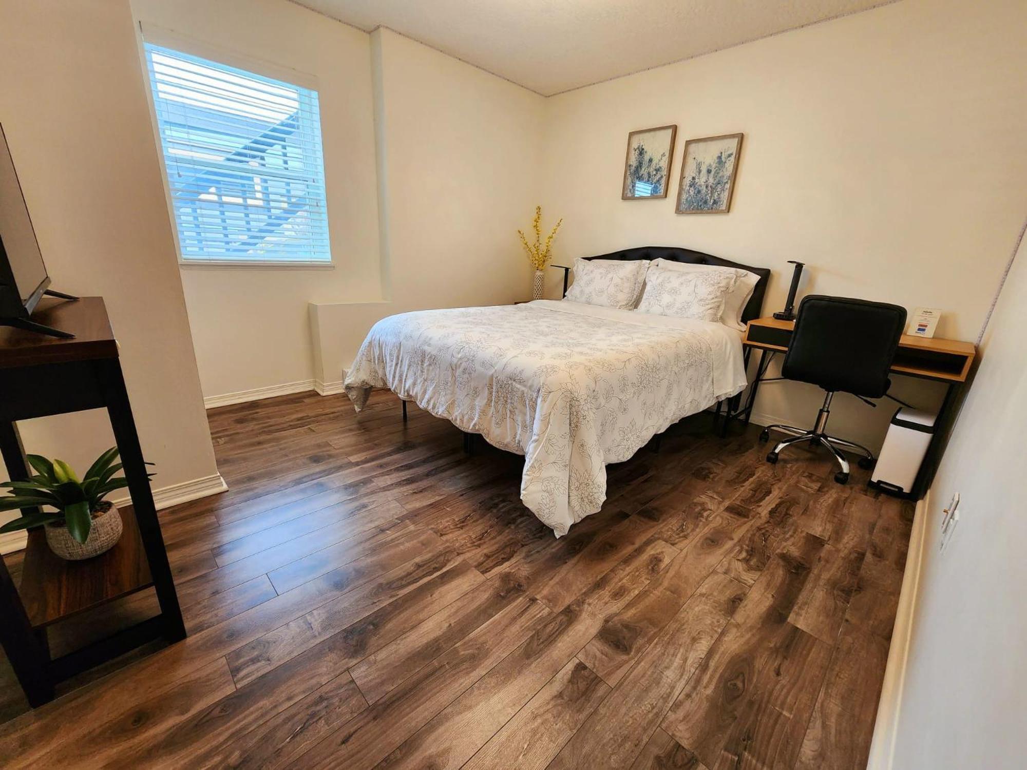 Adorable 1- Bedroom Suite In Langford Виктория Екстериор снимка