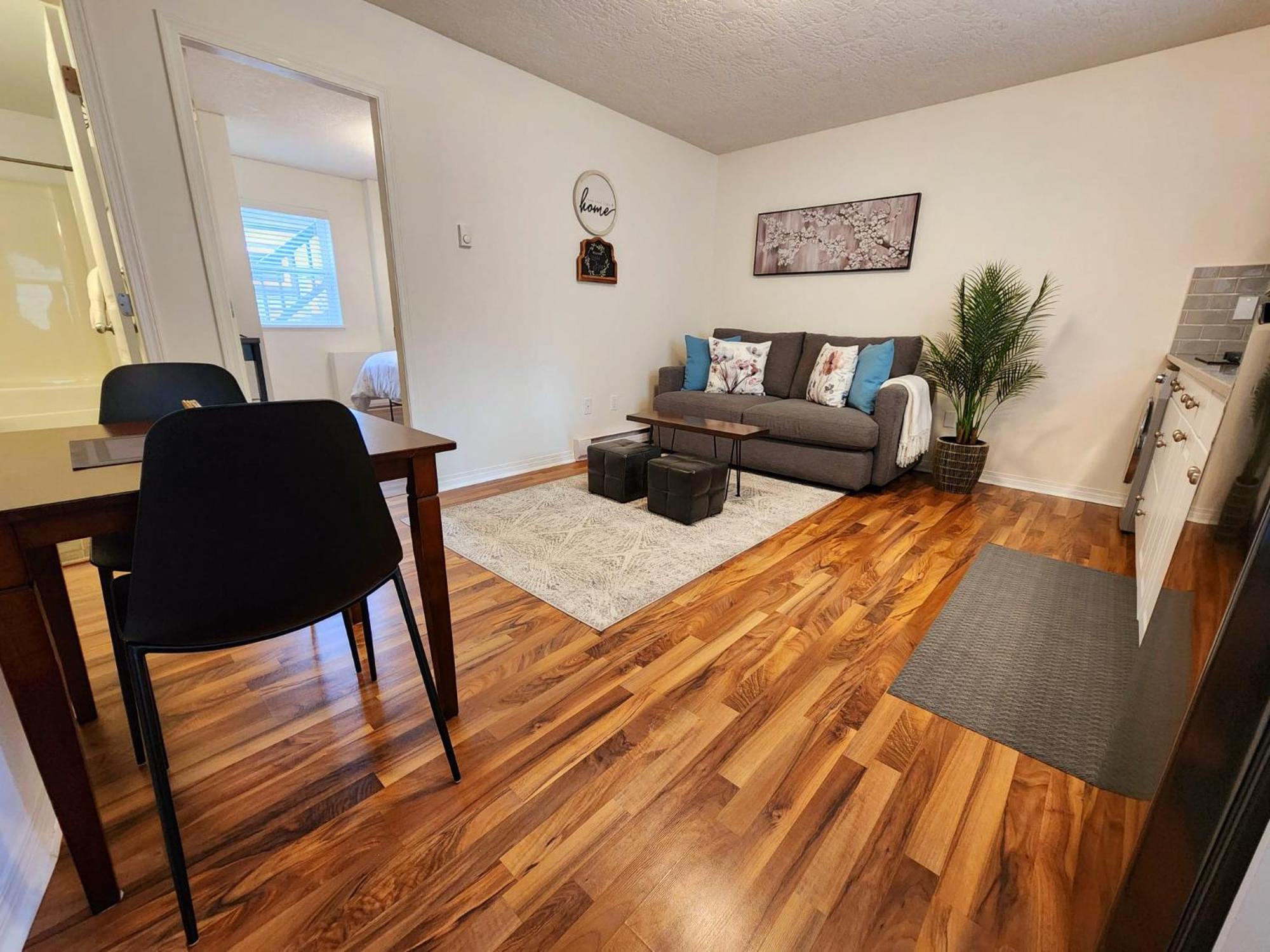 Adorable 1- Bedroom Suite In Langford Виктория Екстериор снимка